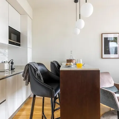 Apartment Plum Guide - Rio & Vinho *